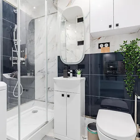 Apartment Superapart Saska 48a, Sleek 6th-floor With Balcony & Elevator Access Warsaw
