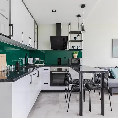 Superapart Saska 48a, Sleek 6th-floor With Balcony & Elevator Access Warsaw