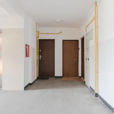 Superapart Saska 48a, Sleek 6th-floor With Balcony & Elevator Access *