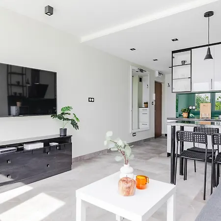 Superapart Saska 48a, Sleek 6th-floor With Balcony & Elevator Access Appartement