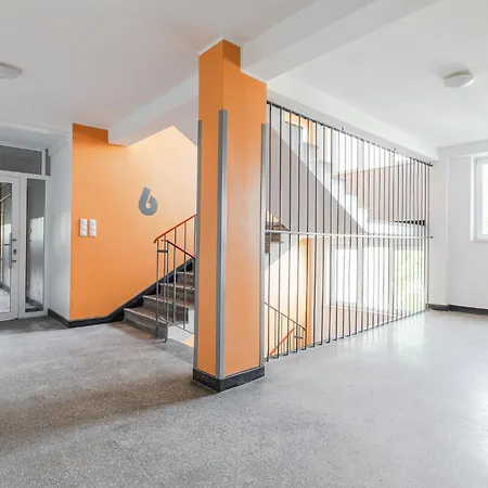 Superapart Saska 48a, Sleek 6th-floor With Balcony & Elevator Access アパート *