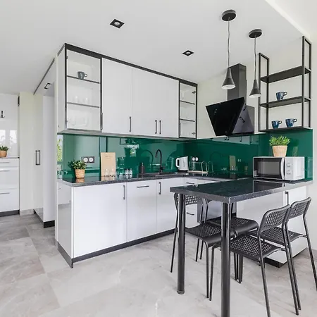 Apartmán Superapart Saska 48a, Sleek 6th-floor With Balcony & Elevator Access Varšava
