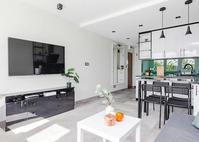 Superapart Saska 48a, Sleek 6th-floor With Balcony & Elevator Access Apartment