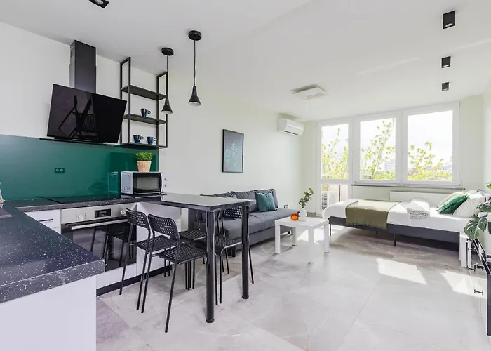 Apartment Superapart Saska 48a, Sleek 6th-floor With Balcony & Elevator Access *