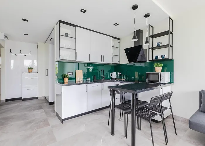 Apartment Superapart Saska 48a, Sleek 6th-floor With Balcony & Elevator Access Warsaw