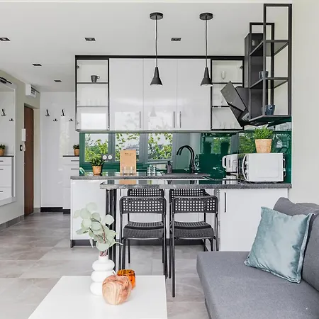 Superapart Saska 48a, Sleek 6th-floor With Balcony & Elevator Access *